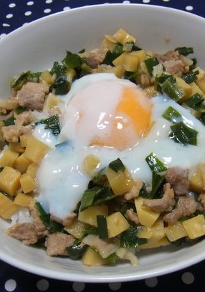 たけのことニラの豚丼～温玉のせ～-レシピのメイン写真