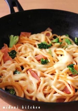 フライパン１つで簡単♪ピザ風うどん-レシピのメイン写真