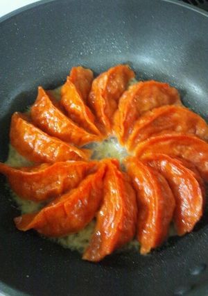 真っ赤な餃子の皮-レシピのメイン写真
