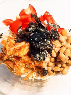 夏の朝蕎麦!トマキム納豆蕎麦-レシピのメイン写真