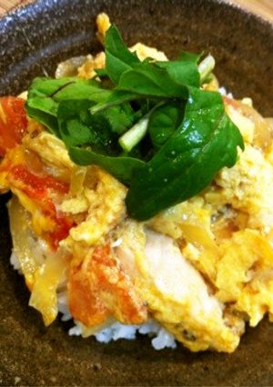 トマトが美味しい変わり親子丼-レシピのメイン写真