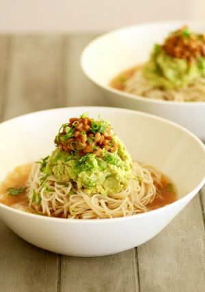 あらごし梅アボカドと納豆のおろしそば-レシピのメイン写真
