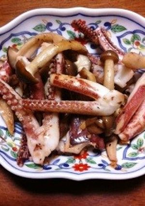 イカゲソとしめじのニンニク醤油炒め-レシピのメイン写真