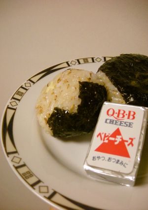 ぷちぷち胡麻チーズ♪おかかおにぎり-レシピのメイン写真