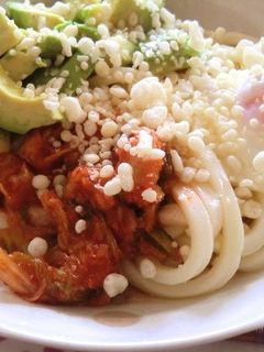 簡単!アボカド、キムチ、温泉卵の冷うどん-レシピのメイン写真
