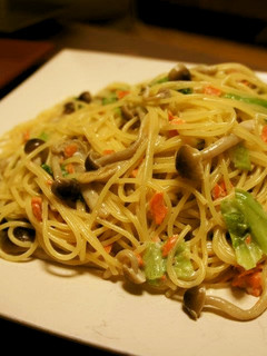 鮭としめじとしゃきっとレタスのパスタ-レシピのメイン写真