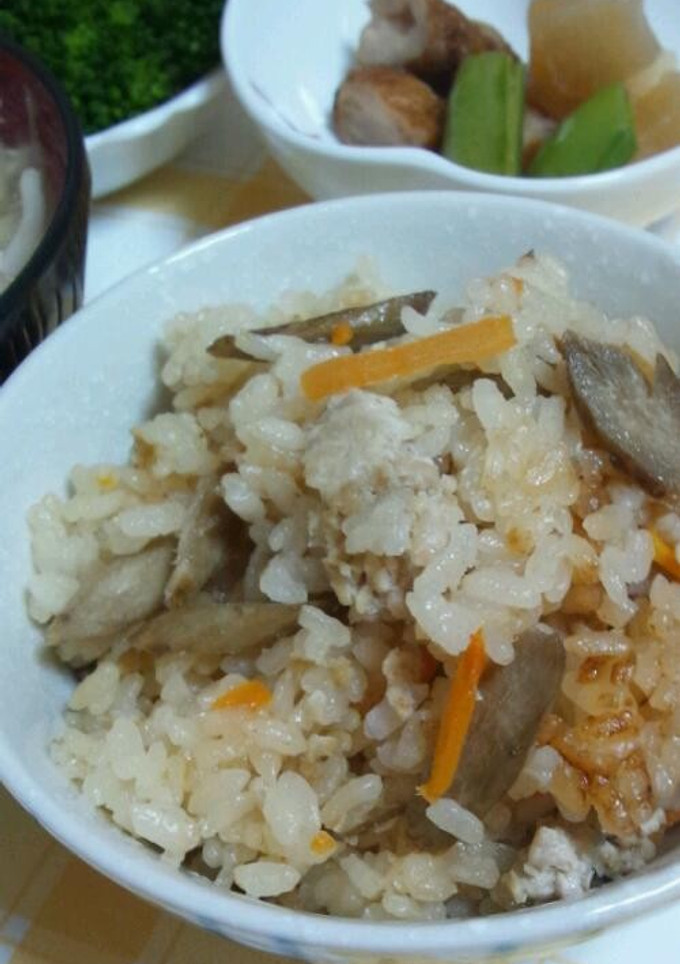 簡単炊飯器任せ☆鶏ごぼうの炊き込みご飯-レシピのメイン写真