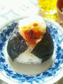 梅しゃけおにぎり-レシピのメイン写真