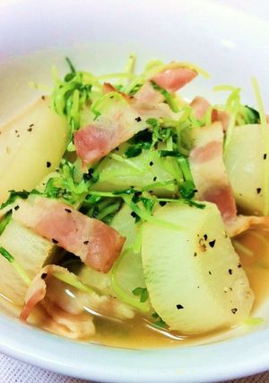 大根と豆苗とベーコンのコンソメ煮-レシピのメイン写真