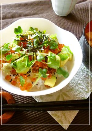 いくらとアボカドの梅ワサビ丼。-レシピのメイン写真
