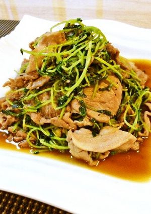 豚小間と豆苗のジンジャーペッパー炒め♪-レシピのメイン写真