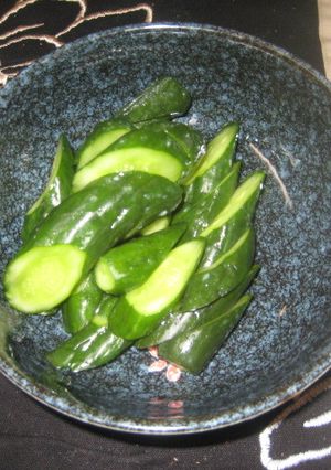 ご飯とお塩があれば簡単きゅうりの漬物-レシピのメイン写真