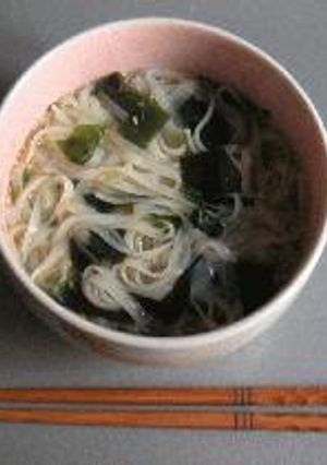ひとりご飯ｖｏｌ.１　ライスわかめヌードル-レシピのメイン写真
