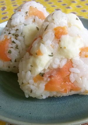 スモークサーモンとチーズのおにぎり♫-レシピのメイン写真