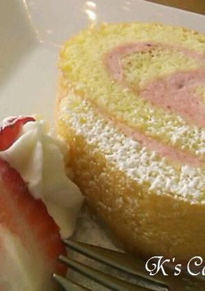 いちごムースのロールケーキ-レシピのメイン写真