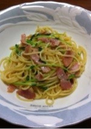 豆苗とベーコンのペペロンチーノ-レシピのメイン写真