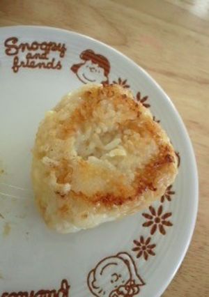 簡単！チーズバターしょうゆ焼きおにぎり-レシピのメイン写真