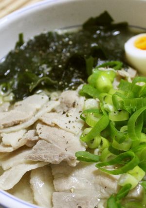 ダシダで簡単!豚肉入りわかめラーメン-レシピのメイン写真