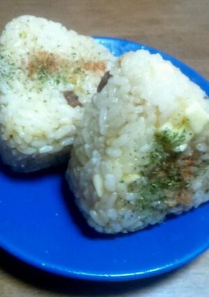ごま油香る、チーズカレーおにぎり-レシピのメイン写真