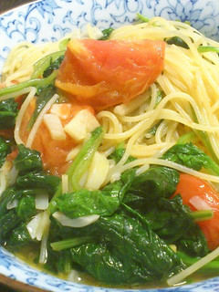 美肌に♪トマトとほうれん草のパスタ-レシピのメイン写真