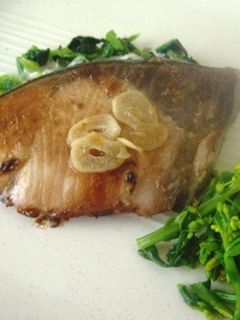 塩麹ぶりのニンニク風味焼き-レシピのメイン写真