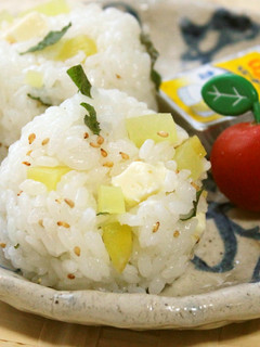 たくあん✿チーズでおにぎり-レシピのメイン写真