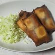 チーズとソーセージのチェッカー春巻き
