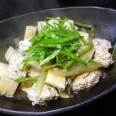 รูปของ 筍と鶏団子の煮物