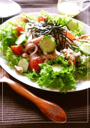 わさび菜とイカのサラダ　山葵塩麹ドレ添え-レシピのメイン写真