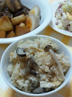 簡単炊飯器任せ☆茸たっぷり炊き込みご飯-レシピのメイン写真