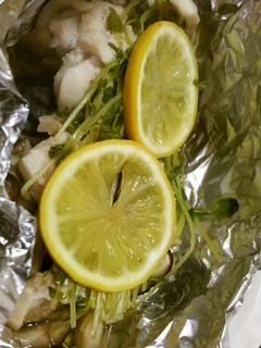 塩麹☆鶏ムネ肉・豆苗・きのこのホイル焼き-レシピのメイン写真