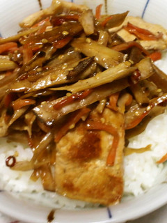 ゴマドレきんぴら丼-レシピのメイン写真