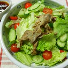รูปของ 塩麹に漬けた豚肉入りサラダ☆