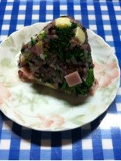 栄養満点☆雑穀米de春色おにぎり-レシピのメイン写真