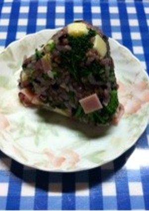 栄養満点☆雑穀米de春色おにぎり-レシピのメイン写真