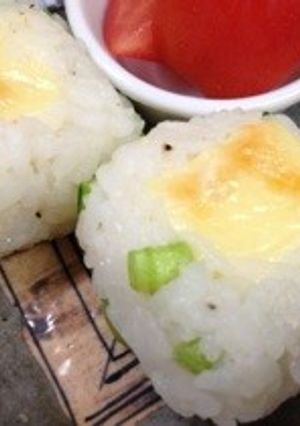 蕪の葉とチーズのガーリック焼きおにぎり-レシピのメイン写真