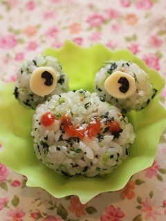 カエルくんデコおにぎり-レシピのメイン写真