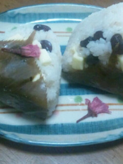 甘納豆とチーズの桜風味おにぎり-レシピのメイン写真