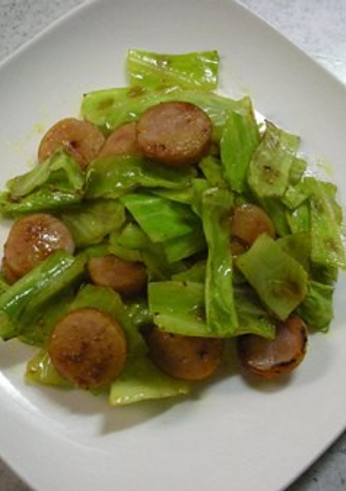 ｷｬﾍﾞﾂとｳｲﾝﾅｰのｶﾚｰ炒め-レシピのメイン写真