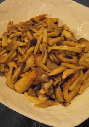 ちくわ入り３種のキノコのカレー炒め～♪-レシピのメイン写真