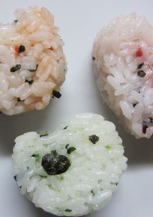 永谷園「かんたん彩りごはん」でデコむすび-レシピのメイン写真