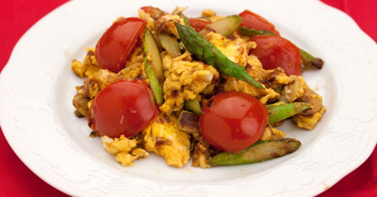 トマトとグリーンアスパラの中華風卵炒め by Dr仁平 【クックパッド