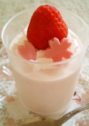 卵白救済☆ふわふわメレンゲでいちごムース-レシピのメイン写真