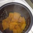 炊飯器でカボチャの煮物&リメイクサラダ