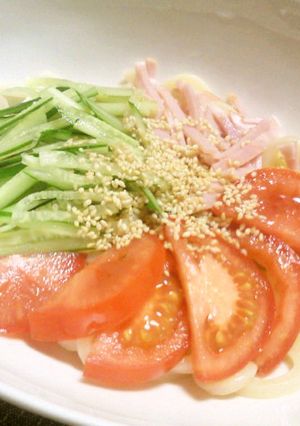 ゴマの風味がいいぶっかけサラダうどん-レシピのメイン写真