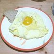 朝から元気がでるよ!黄色い目玉焼き
