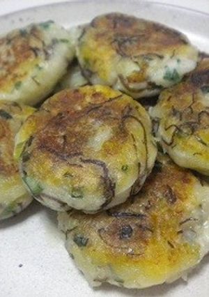 塩麹入り♪もずくとじゃがいものおやき-レシピのメイン写真
