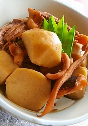 簡単麺つゆで里芋とイカの煮物-レシピのメイン写真