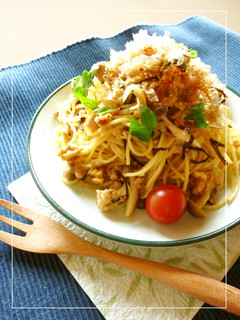 鶏ひき肉とシメジの塩麹パスタ-レシピのメイン写真