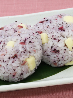 赤しそチーズむすび-レシピのメイン写真